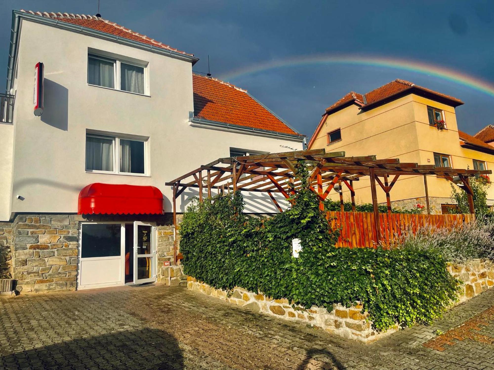 فندق Penzion Fontana Náměšť nad Oslavou المظهر الخارجي الصورة